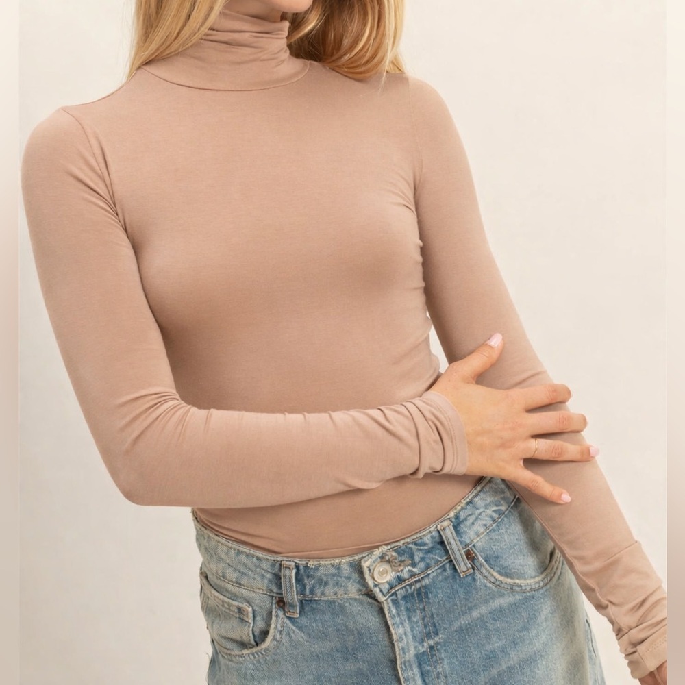 NEW HYFVE Taupe Brown Fitted Turtleneck Top Rayon Stretch Long Sleeve Size Small